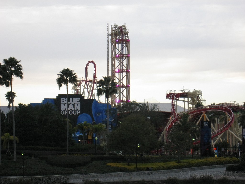 Disney 2010 D1 0740.jpg - January 9-11, 2010 Disney World Florida. Went to run the marathon. Saturday, fly down, check in, go to Expo to pick up packet, then to see Blue Man Group in the evening.